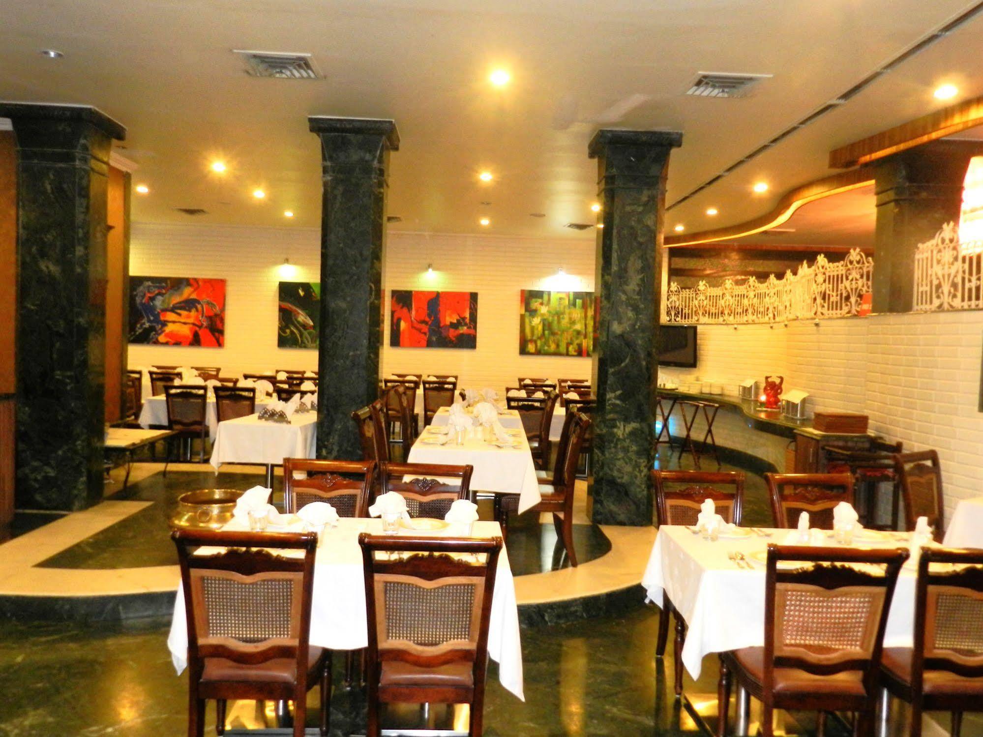 Amarpreet, Chhatrapati Sambhajinagar - Am Hotel Kollection Аурангабад Ресторан фото